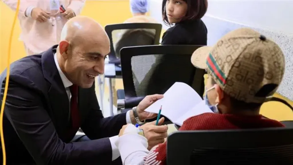 عاجل .. وزير التربية والتعليم يزور مستشفى 57357